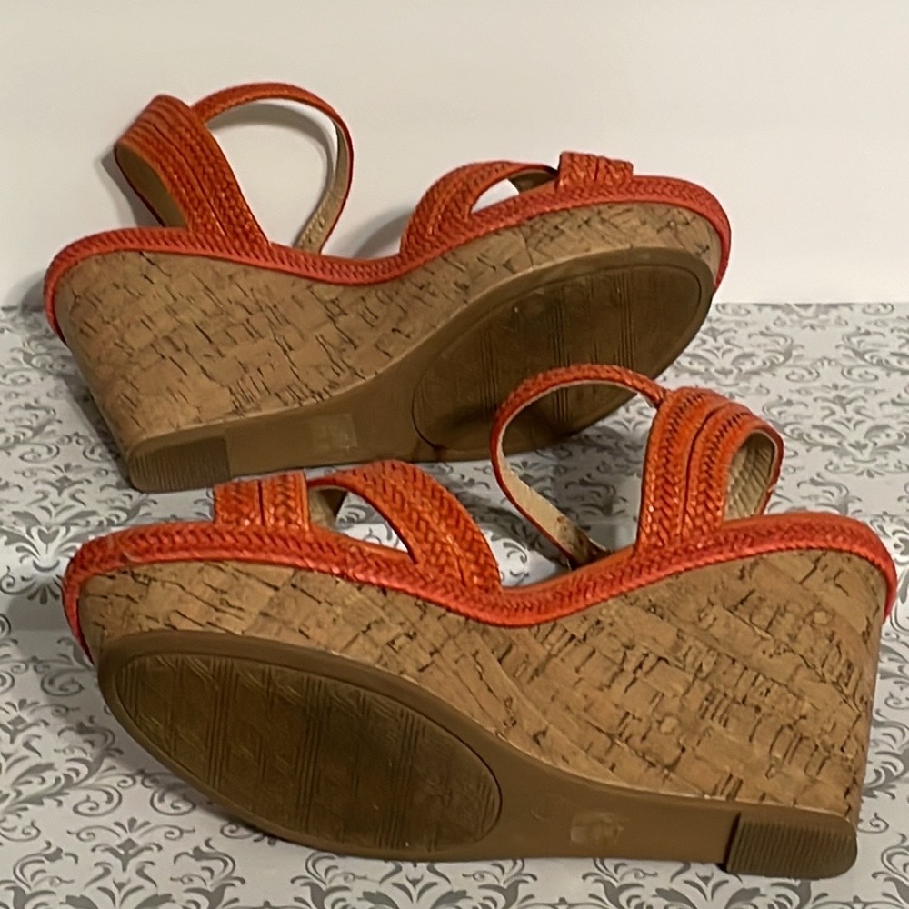 CL by laundry, wedge, platform, sandals. - Picture 10 of 10